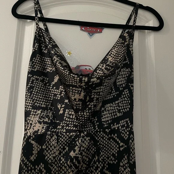 Missguided gray snake print satin cowl midi dress - Picture 4 of 8